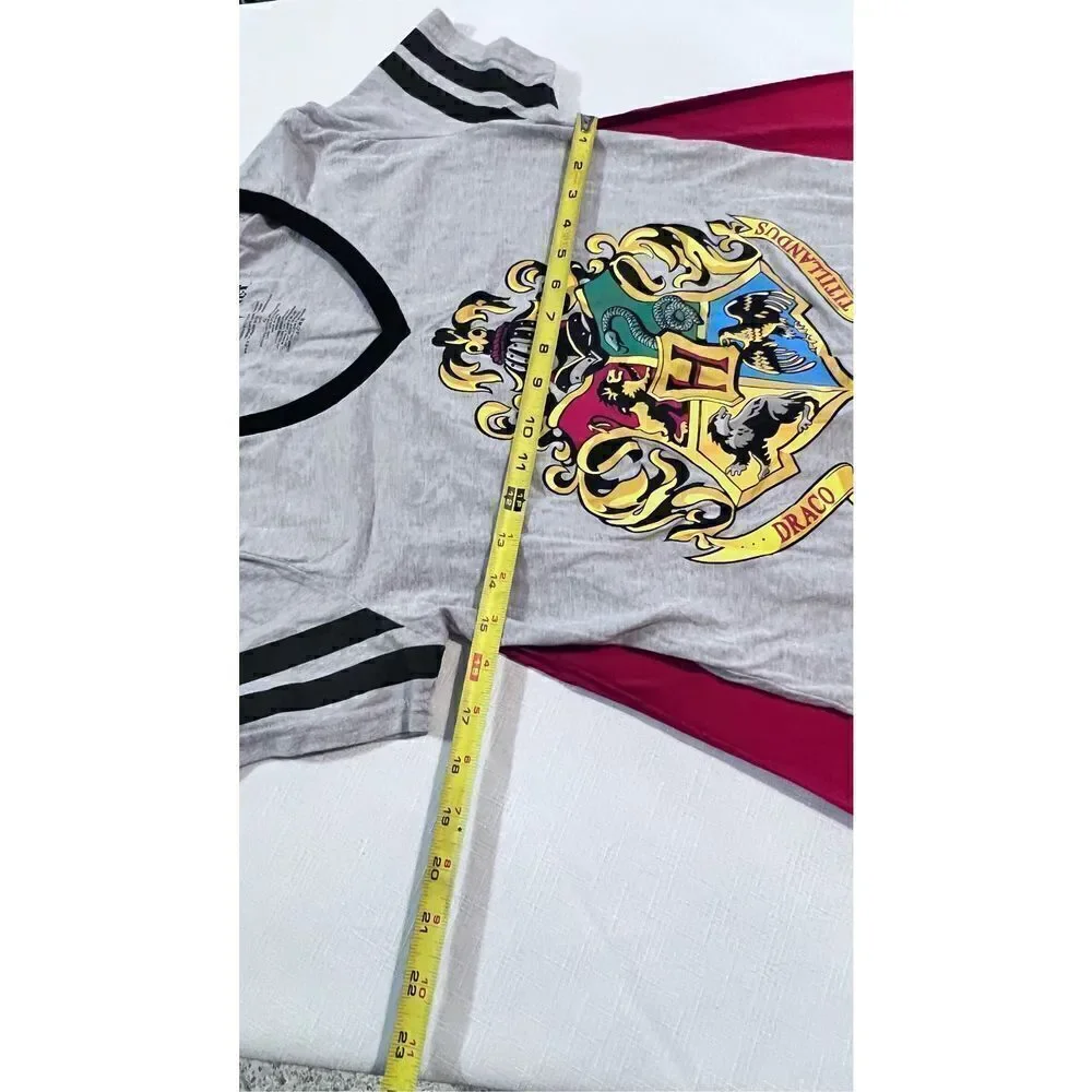 Harry Potter Juniors Hogwarts Crest Caped  Short Sleeve T-Shirt Gray Black Sz XL